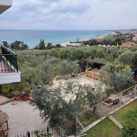Cozy Apartment Fantastic View Неа Мудания Екстериор снимка